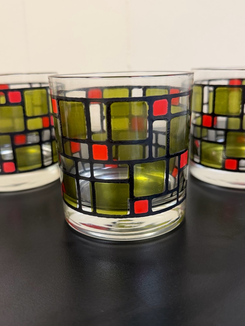 Geometric Olive Green and Red Glass Tumbler‎